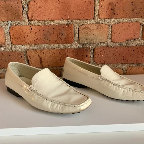 Tod’s Women’s Grommino Flat Driving Shoe Loafer Ivory Patent Leather 6 36 - Picture 3 of 13